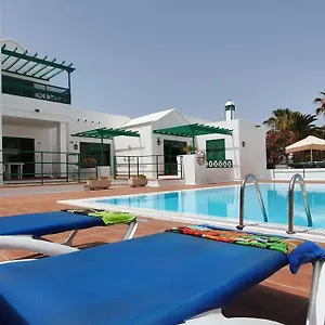 https://las-palmeras-puerto-del-carmen.puertodelcarmen-hotels.org